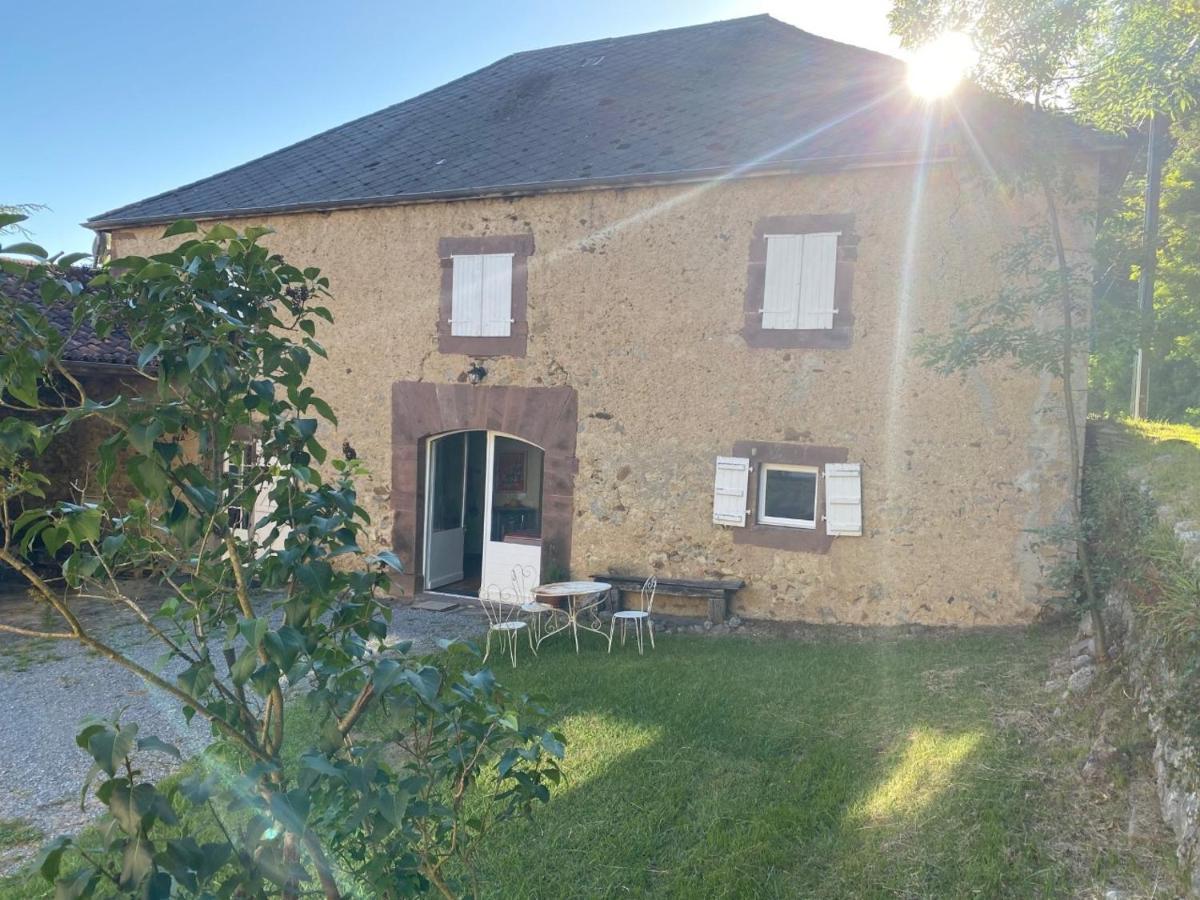 Gite Guiroya Saint-Jean-le-Vieux  エクステリア 写真