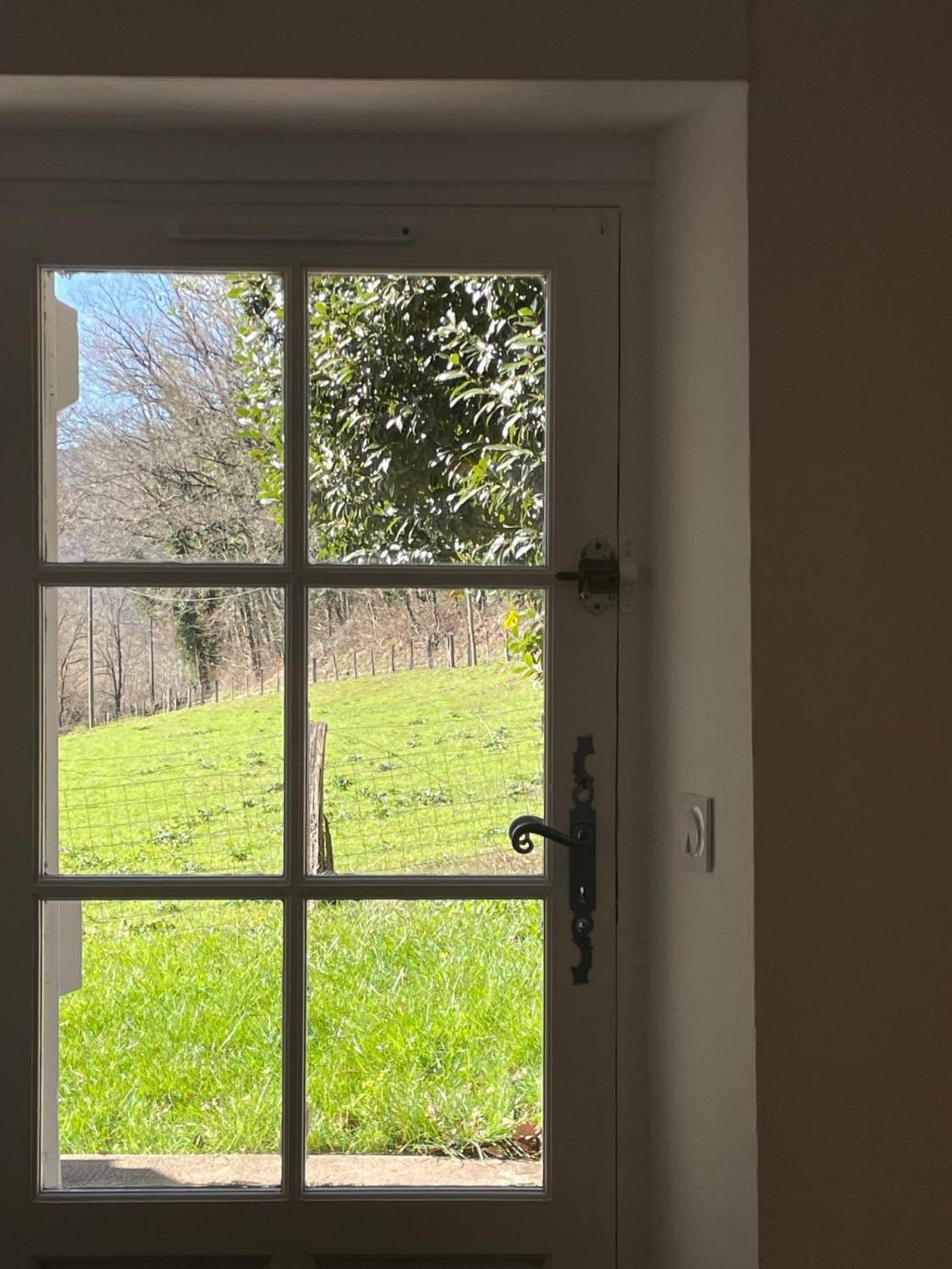 Gite Guiroya Saint-Jean-le-Vieux  エクステリア 写真