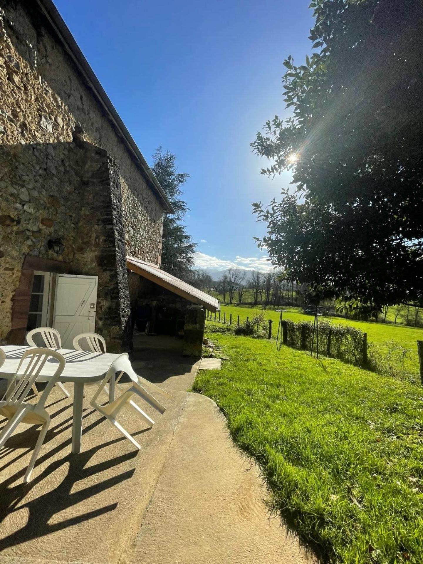 Gite Guiroya Saint-Jean-le-Vieux  エクステリア 写真